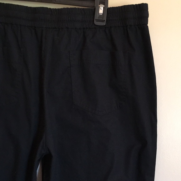 Sophisticated and elegant black cotton capris by Jones New York! - Picture 11 of 16